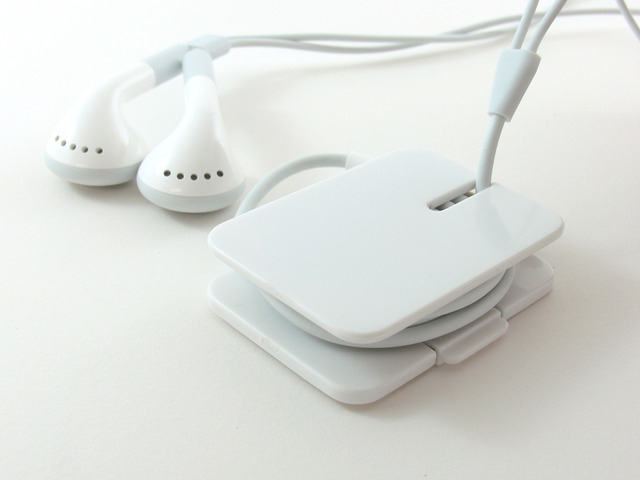 レイ・アウト、ビデオ鑑賞用スタンド搭載の第5世代iPod用本革レザージャケットなど3製品