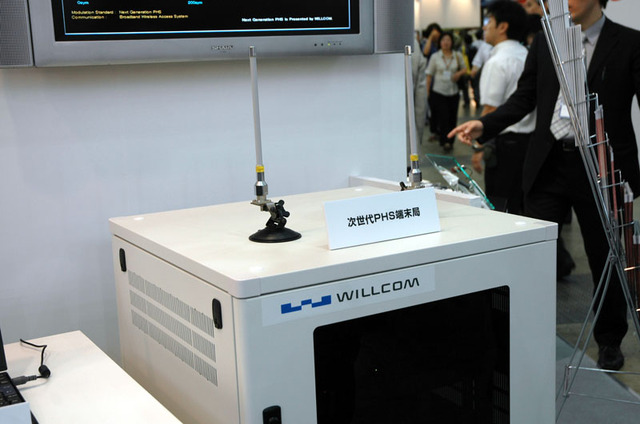 【ワイヤレスジャパン2007 Vol.16】ウィルコム、伝送速度20Mbpsの次世代PHSをデモ