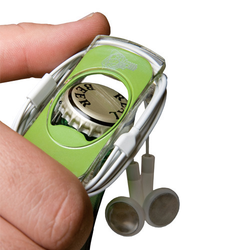 トリニティ、栓抜きとしても使えるユニークな第2世代iPod shuffle用ハードカバー