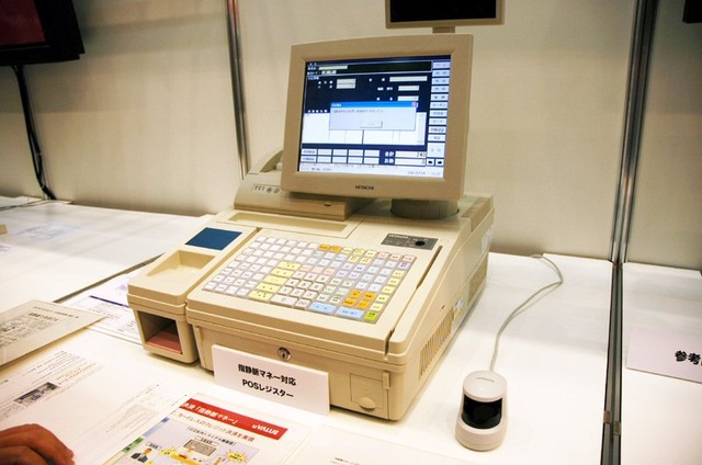 日立、社員食堂にカードも不要の指静脈認証システムを導入！実機を展示デモ