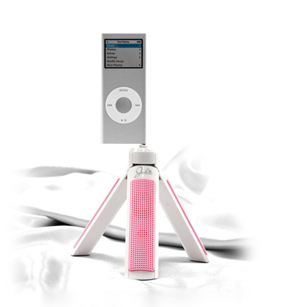 TUNEWEAR、スワロフスキーのラインストーンで装飾した三脚型ポータブルスピーカーなど女性向けiPodアクセサリ「Julia」シリーズ