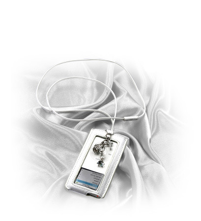 TUNEWEAR、スワロフスキーのラインストーンで装飾した三脚型ポータブルスピーカーなど女性向けiPodアクセサリ「Julia」シリーズ