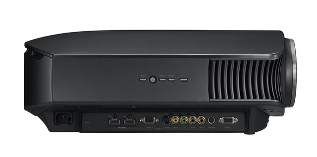 ソニー、業界最高値35,000:1の高コントラストを実現——フルHDパネル搭載のビデオプロジェクタ