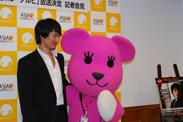 キム・ミンジュン（チェオクの剣）来日会見でPostPetのモモ妹が記者デビュー