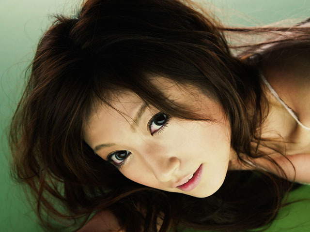 デビュー曲から最新シングルまで、熊田曜子の魅力をチェック