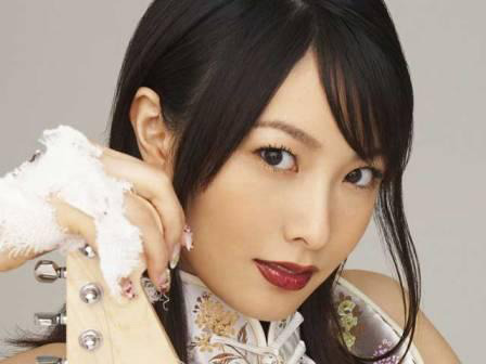 大人の香りもほんのり〜美勇伝&長澤奈央が新曲PVをお届け