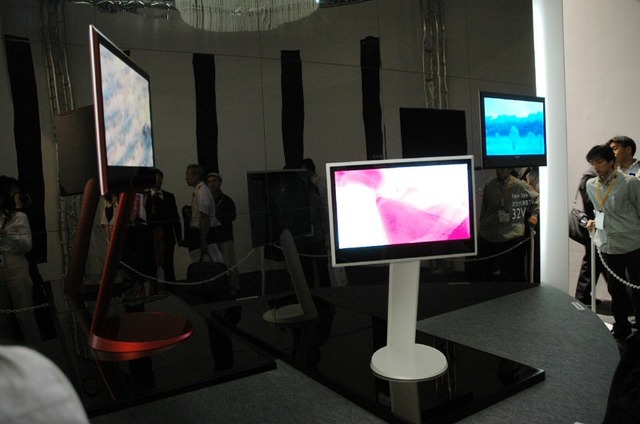 【CEATEC 2007 Vol.9】薄型から超薄型へ！厚さ22mmの次世代薄型テレビの試作品が展示中＜更新：動画追加＞