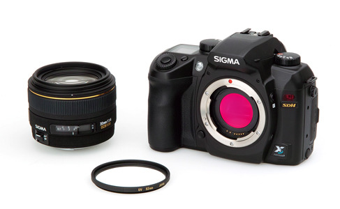 シグマ、デジタル一眼レフカメラ「SD14」の30mm F1.4レンズキット——DG UV フィルター付き