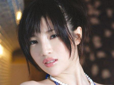 森下悠里が過激セクシー水着をまとって名曲「タッチ」をカバー！