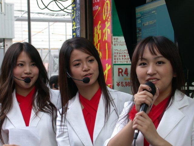 秋葉原の「ギャロップレーサーオンライン体験イベント」に美女5名