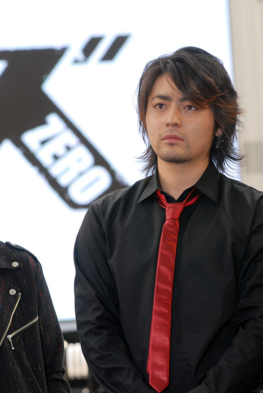 【第20回東京国際映画祭】ブラックカーペットに小栗旬、山田孝之、やべきょうすけ登場!