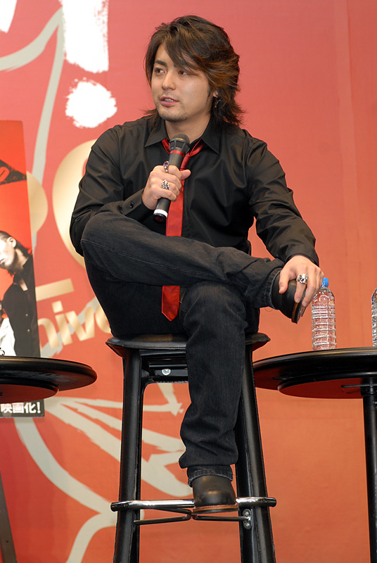 【第20回東京国際映画祭】ブラックカーペットに小栗旬、山田孝之、やべきょうすけ登場！
