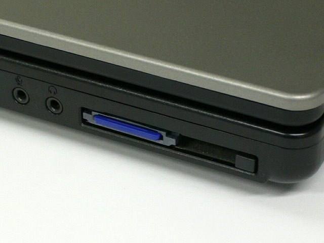 クラムワークス、内蔵HDDを使用せずOSを起動できるLinux搭載メモリカード——ExpressCard/USB接続対応