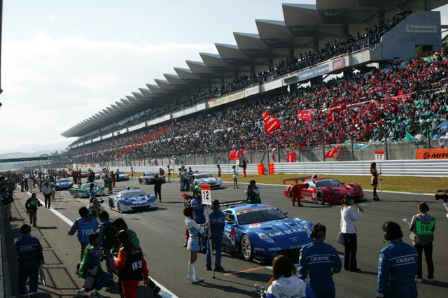 NSXが、Zが、レクサスが壮絶バトル! 「SUPER GT2007最終戦」をフルで