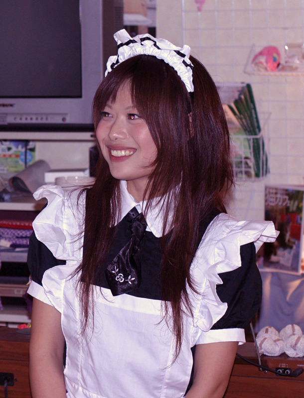 可愛いメイドさんを救え! ノートン・ファイター、大阪のメイド・カフェに現る