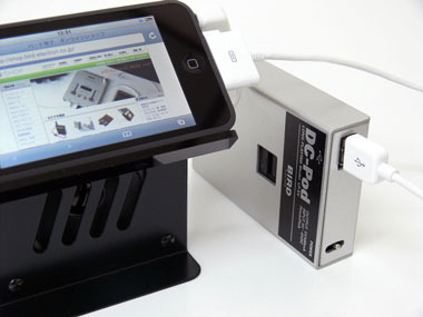 iPod touchの動画視聴がもっと手軽に! バード電子、6,800円のスピーカー内蔵iPod touch用スタンド