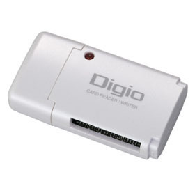 アダプタなしで読み書きできるSD系メモリーカード専用カードリーダー