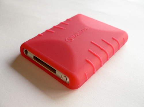 手にしっかりフィットするグリップリブ加工を施したiPod用シリコンケース