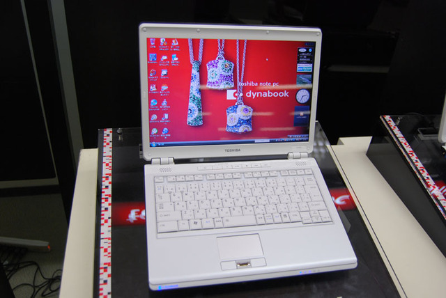 メモリ強化で2GB搭載が標準モデルに——東芝、春モデルのノートPC