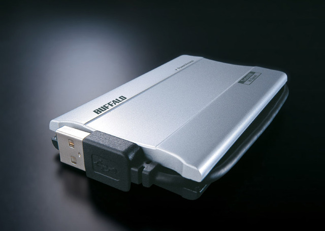 名刺サイズで100GBの容量実現! バッファロー、USB2.0対応シリコンディスク