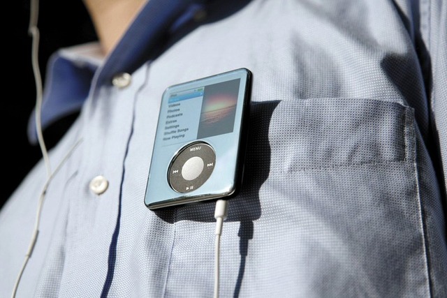 TUNEWEAR、ミラーフェイス採用のiPod nano用ハードシェルケース