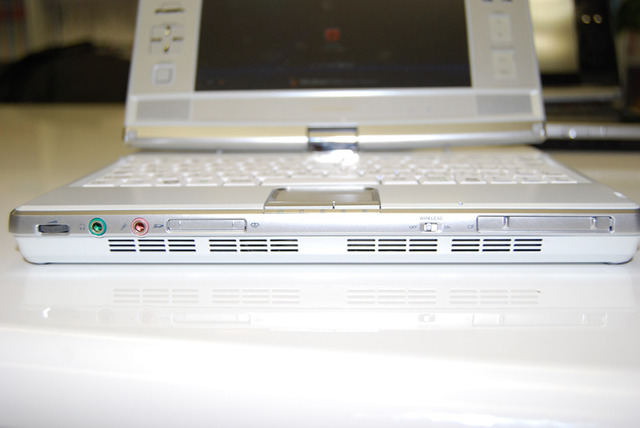 工人舎、国内最小の光学ドライブ搭載ミニノートPCシリーズ