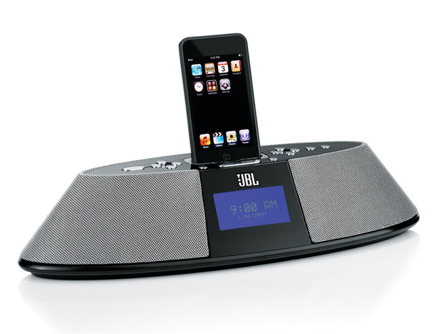 【CES 2008 Vol.7】iPodが接続できてラジオも聴ける——iPod Dock搭載スピーカー