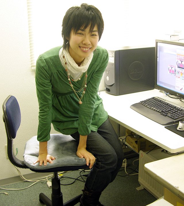 下半身を暖めるにはこれ! USBあったか座布団 2008年モデル