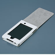 iPod touch用レザーケース——開閉しやすいマグネットフラップ付き