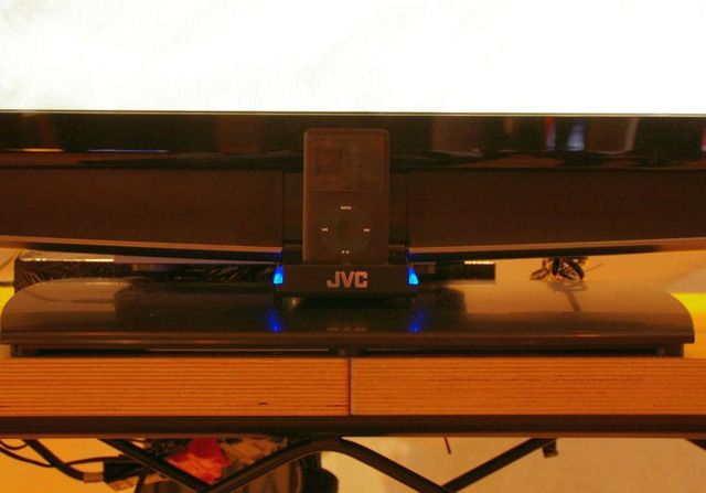 【CES 2008 Vol.17】テレビの付加機能比較〜iPodドックテレビに米国版アクトビラ(?)