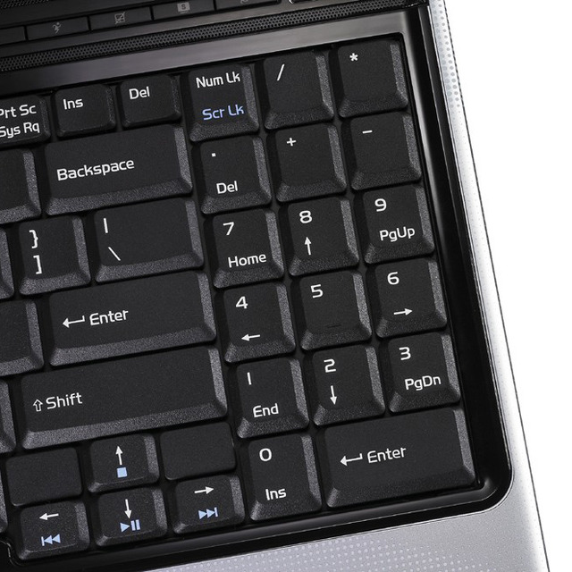 3Dゲームにも最適の高機能！　さらに使いやすさにも配慮——15.4型ワイド液晶搭載ハイスペックノートPC
