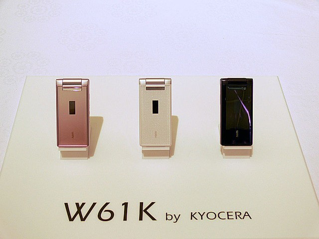 au 2008年春モデル写真で詳しく——スポーツ、カメラ検索、映画ダウンロード、etc.