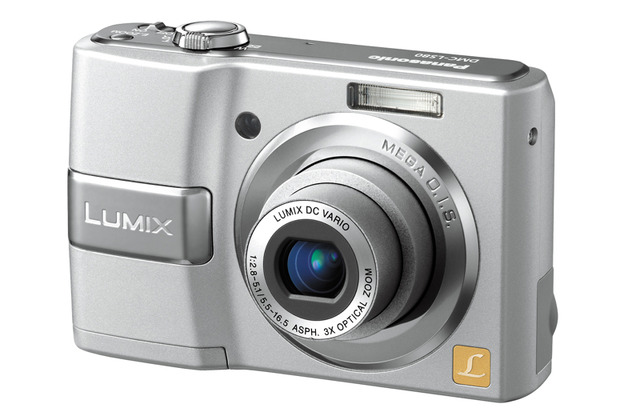 松下、乾電池対応の光学ズーム5倍/3倍の「Lumix」2モデル