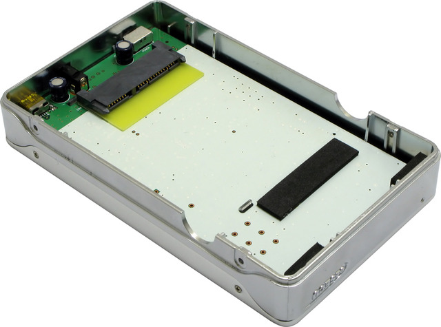 パスワードロック機能を搭載するタッチパネル付きHDDケース