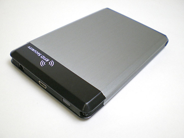 秘密にしたいデータを守ることができるSATAハードディスク暗号化ケース
