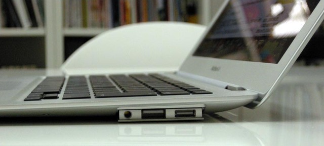 【フォトレポート】MacBook Airが編集部にやってきた！
