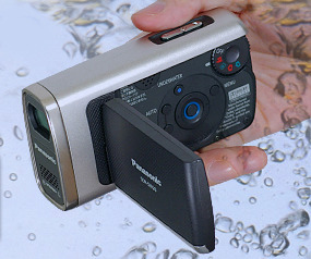 松下、防水/防塵/耐衝撃性能のSDビデオカメラ「SDR-SW20」をモニター販売——入札価格は49,800円から