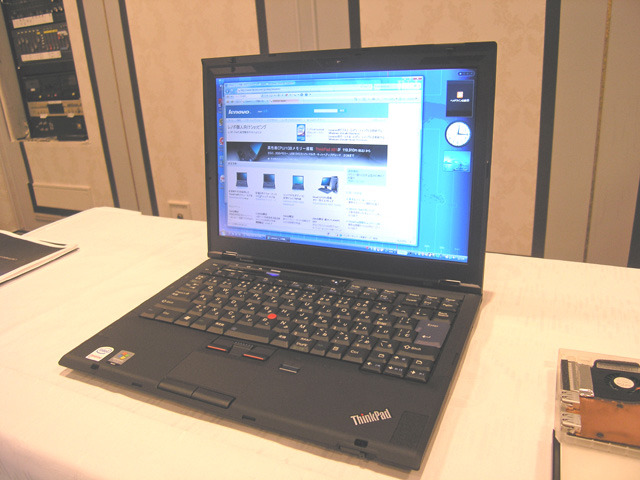 レノボ、薄さ18.6mm/1.42kgの小型・軽量ノートPC「ThinkPad X300」