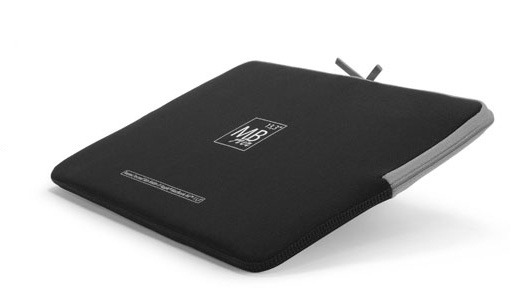 ウェットスーツ素材のMacBook Air専用プロテクトインナーケース