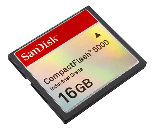 サンディスク、耐久性に優れる業務用CF「コンパクトフラッシュ5000」の16GBモデル