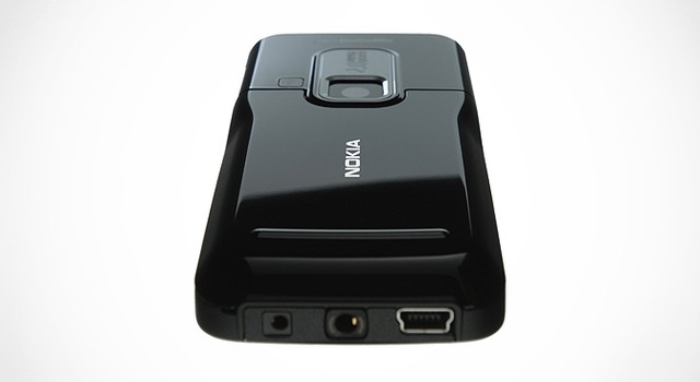 むしろ海外で便利、ドコモNM705iは19日より発売開始