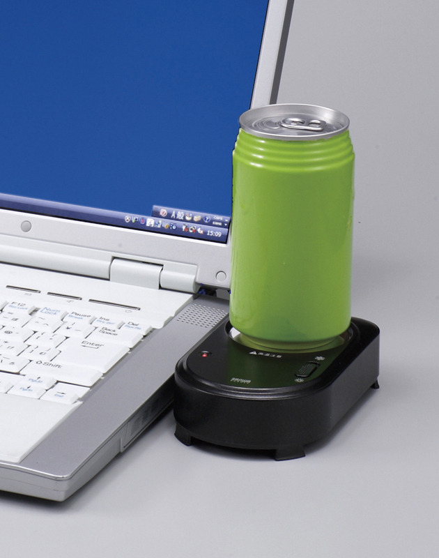 ドリンクの保温・保冷ができるUSB保温保冷器——いつでも飲み頃