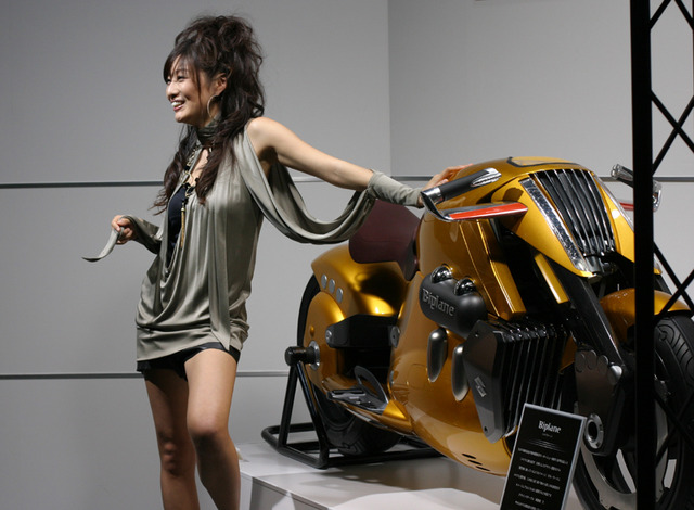 【PIE 2008 Vol.6】ニコン、D60とスズキのバイクがコラボ？