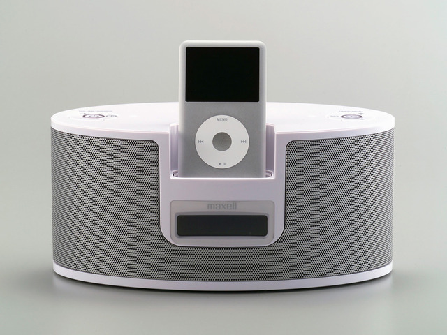 反射音を低減しクリアなサウンドを実現!——日立マクセル、iPod用スピーカー