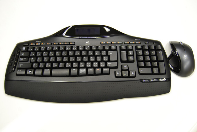 【フォトレポート】話題の多機能キーボード「MX 5500 Revolution」を使ってみた！