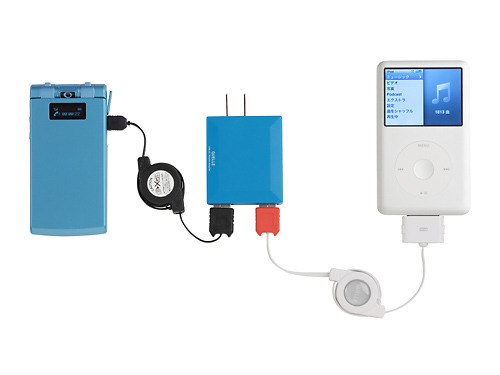 2つの機器を同時に充電できるカラフルなUSB−ACアダプタ