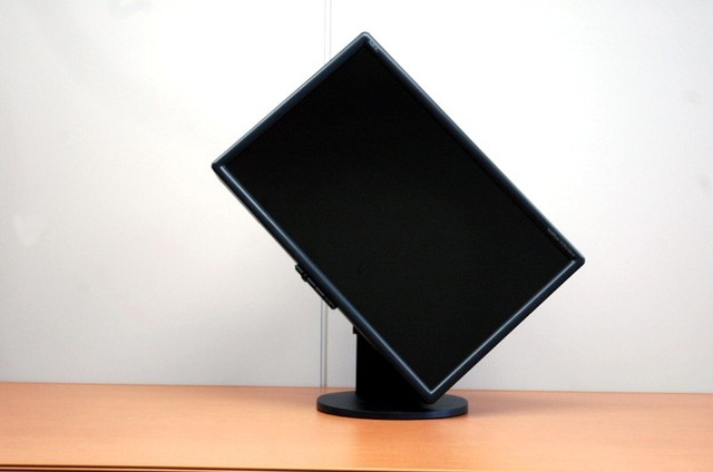 【Editor's Choice（液晶編2-2）】写真で見るMultiSync LCD2470WNX