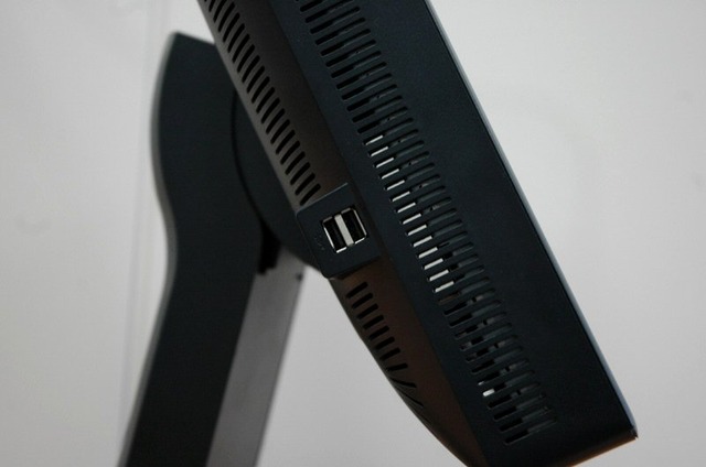 【Editor's Choice(液晶編2-2)】写真で見るMultiSync LCD2470WNX