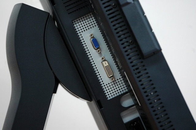 【Editor's Choice(液晶編2-2)】写真で見るMultiSync LCD2470WNX