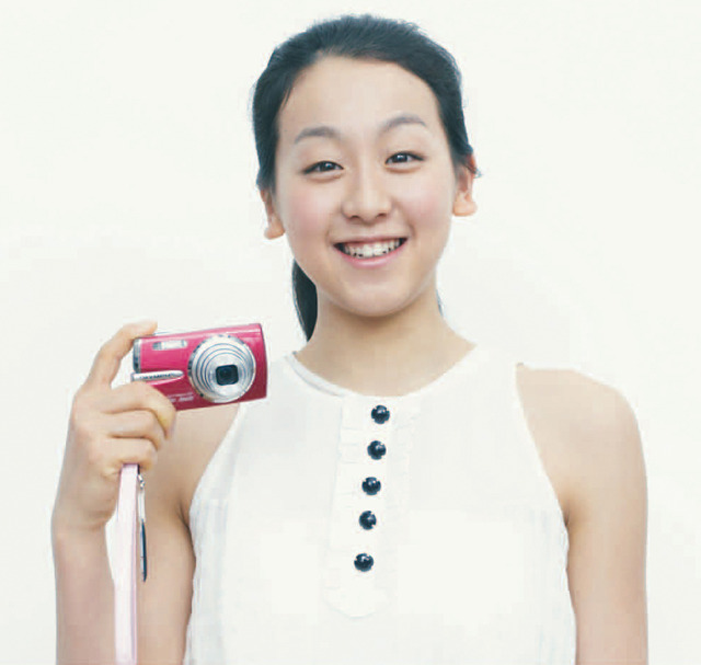 浅田真央の世界フィギュア優勝記念デジカメ——光学7倍ズーム搭載